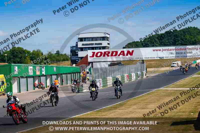 Vintage motorcycle club;eventdigitalimages;mallory park;mallory park trackday photographs;no limits trackdays;peter wileman photography;trackday digital images;trackday photos;vmcc festival 1000 bikes photographs